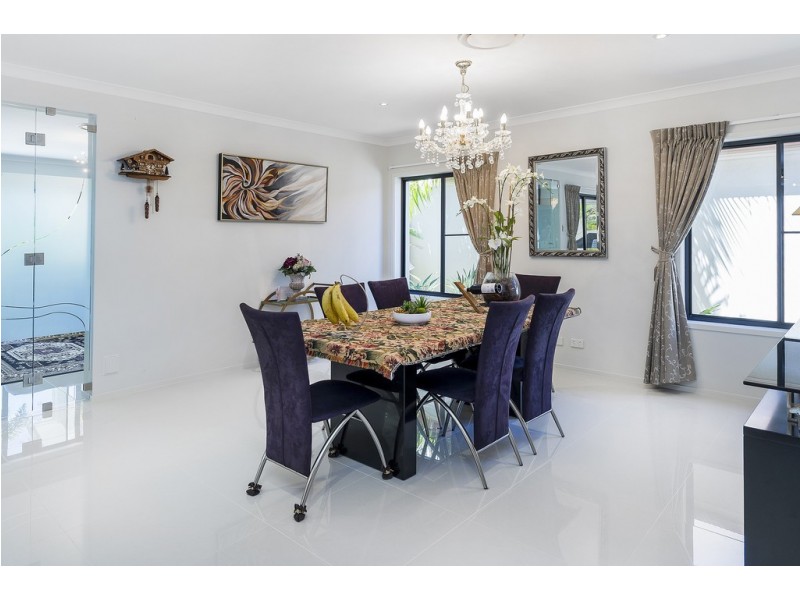 2551 Belmont Court, Hope Island QLD 4212