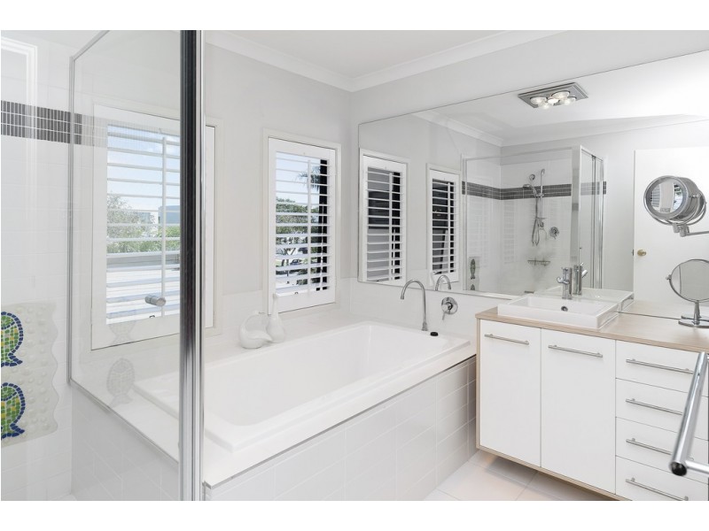 2551 Belmont Court, Hope Island QLD 4212