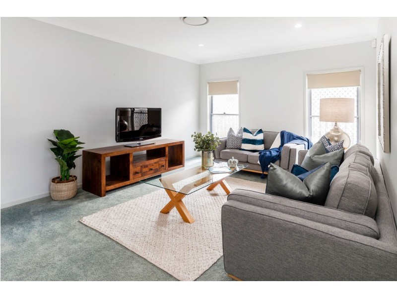 14 Azure Way, Hope Island QLD 4212