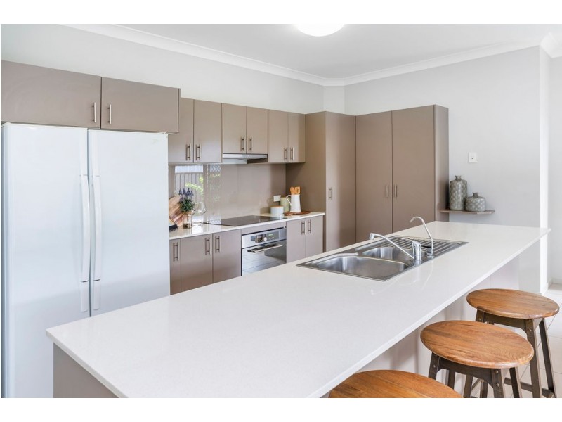 14 Azure Way, Hope Island QLD 4212