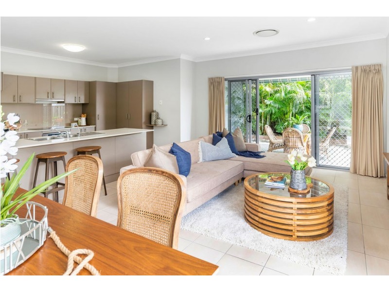 14 Azure Way, Hope Island QLD 4212