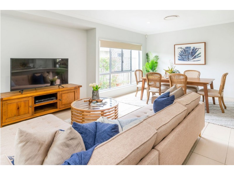 14 Azure Way, Hope Island QLD 4212