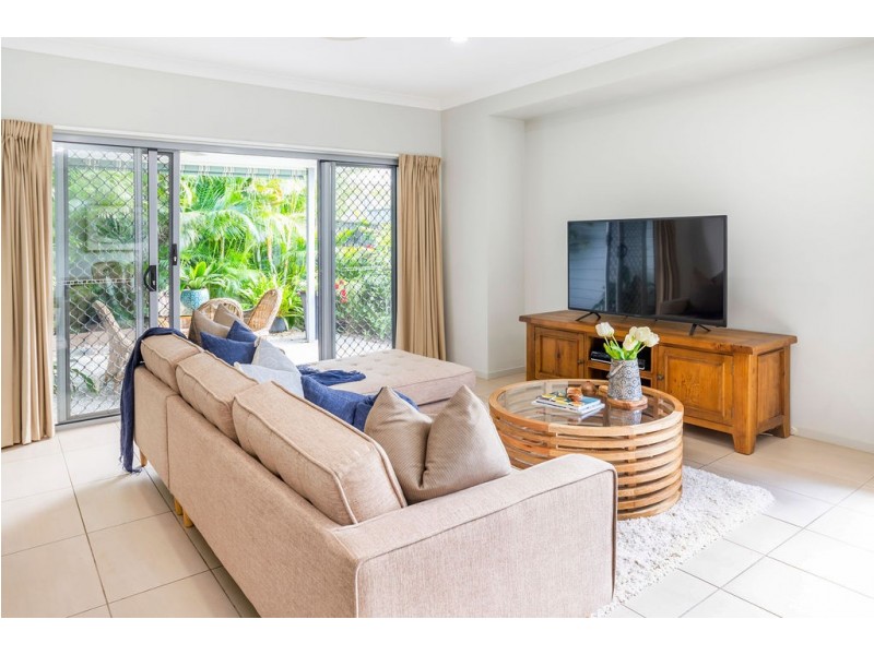 14 Azure Way, Hope Island QLD 4212