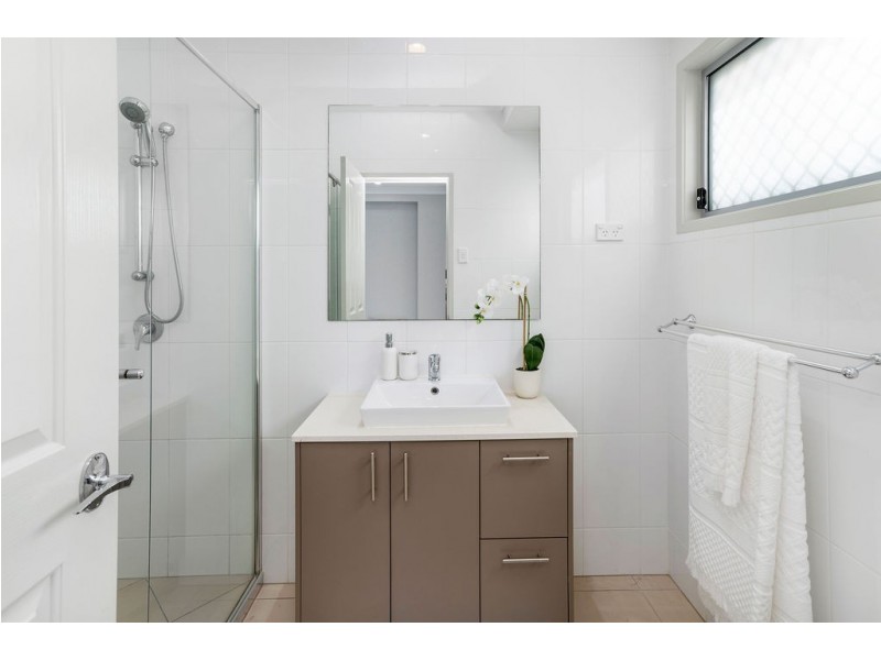14 Azure Way, Hope Island QLD 4212
