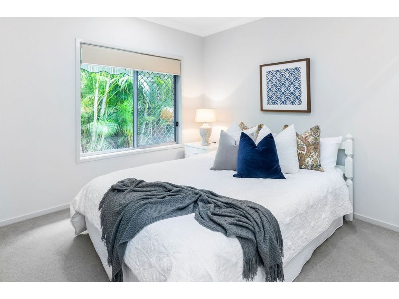 14 Azure Way, Hope Island QLD 4212