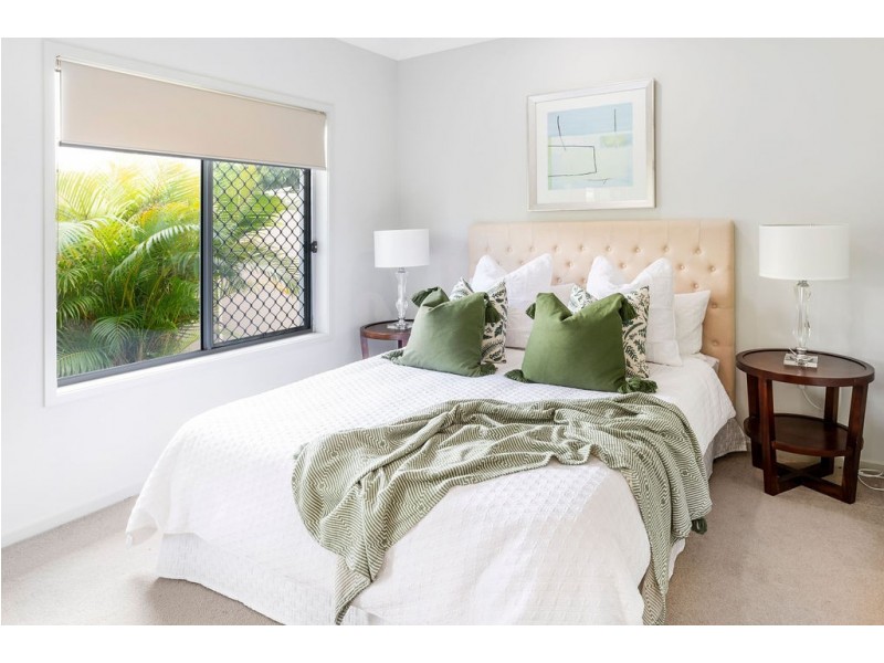 14 Azure Way, Hope Island QLD 4212