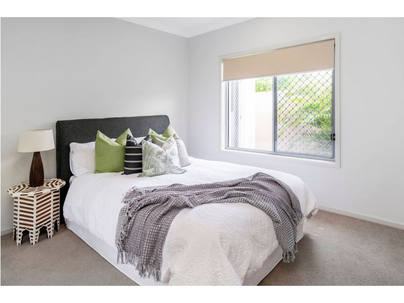 14 Azure Way, Hope Island QLD 4212