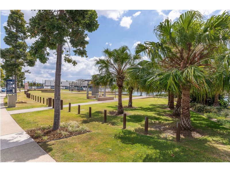 14 Azure Way, Hope Island QLD 4212