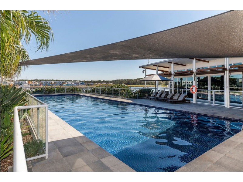 14 Azure Way, Hope Island QLD 4212