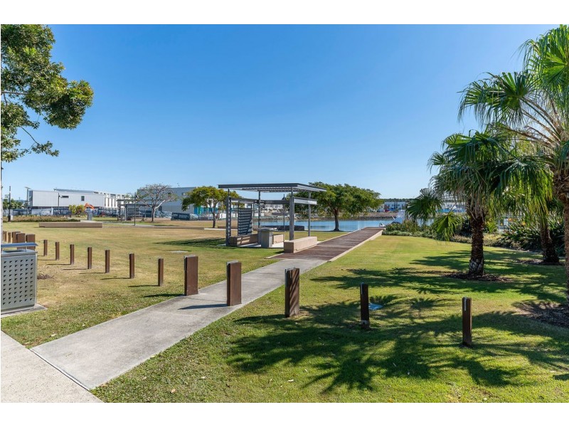 14 Azure Way, Hope Island QLD 4212
