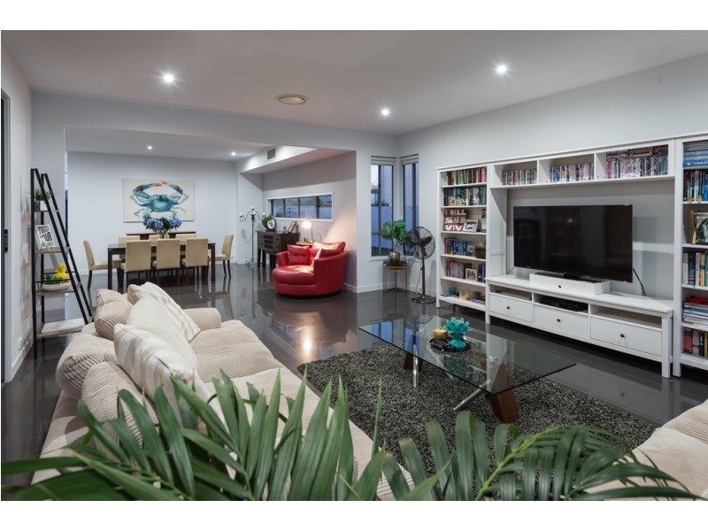 124 The Peninsula, Helensvale QLD 4212