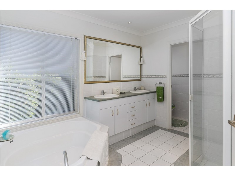1604 Rosebank Way, Hope Island QLD 4212