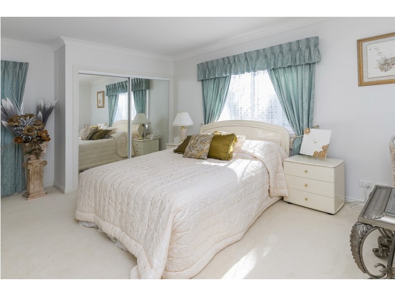1604 Rosebank Way, Hope Island QLD 4212