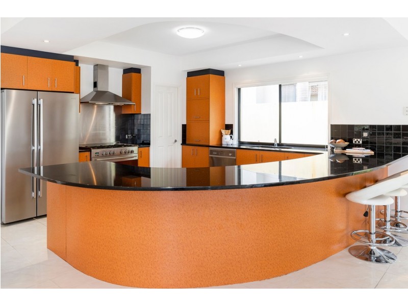 1673 Riverdale Drive, Hope Island QLD 4212