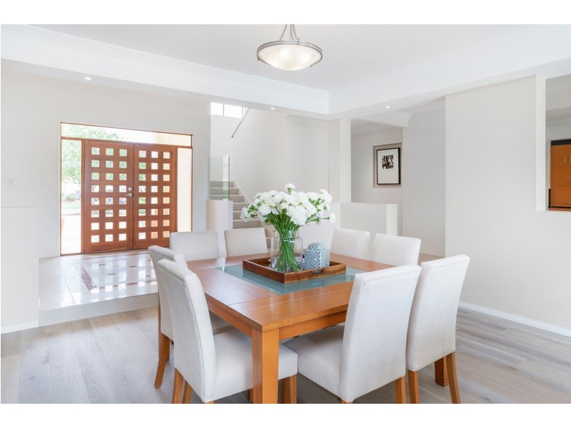 1673 Riverdale Drive, Hope Island QLD 4212