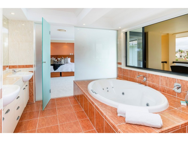 1673 Riverdale Drive, Hope Island QLD 4212