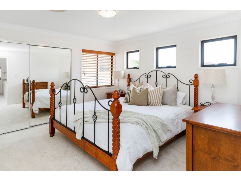 1673 Riverdale Drive, Hope Island QLD 4212