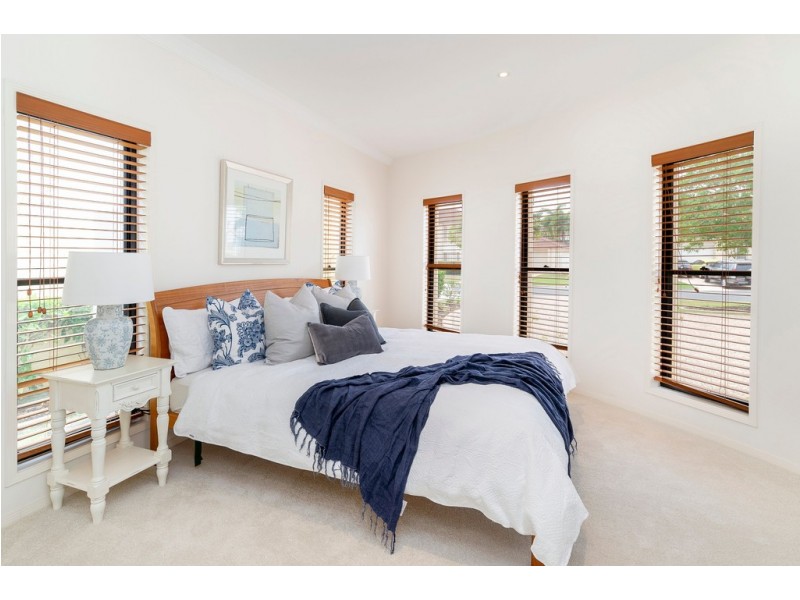 1673 Riverdale Drive, Hope Island QLD 4212