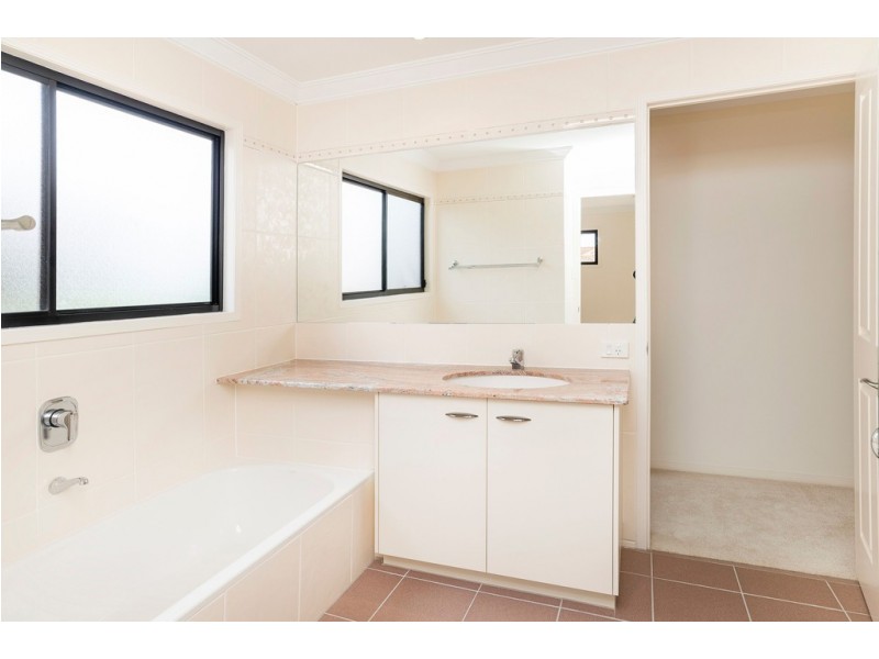 1673 Riverdale Drive, Hope Island QLD 4212