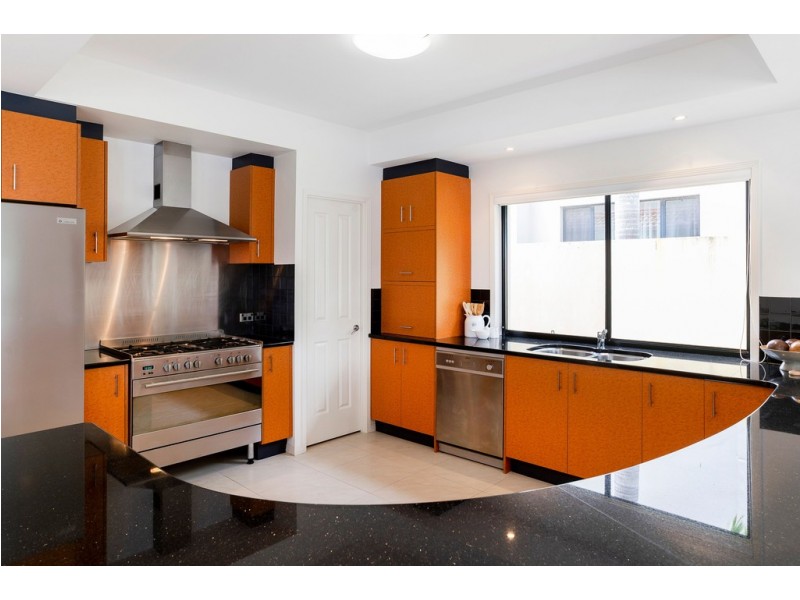 1673 Riverdale Drive, Hope Island QLD 4212