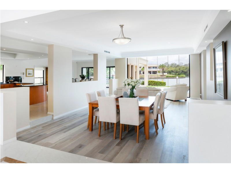 1673 Riverdale Drive, Hope Island QLD 4212