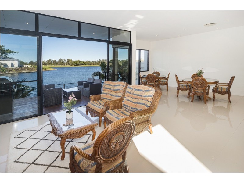 6065 Lugano Drive, Hope Island QLD 4212