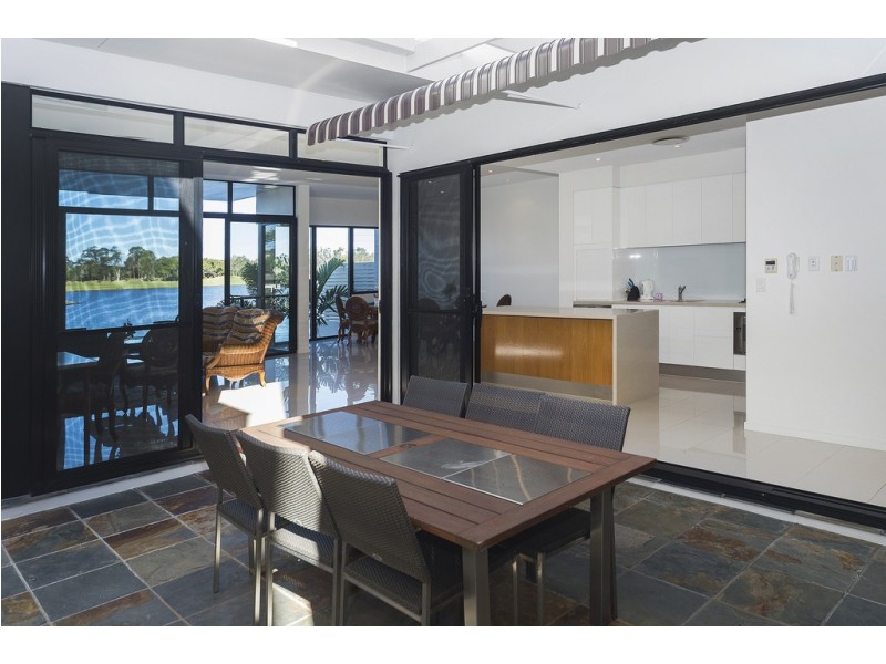 6065 Lugano Drive, Hope Island QLD 4212