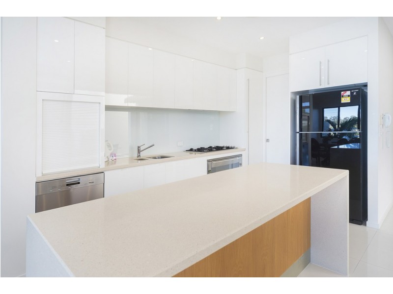 6065 Lugano Drive, Hope Island QLD 4212