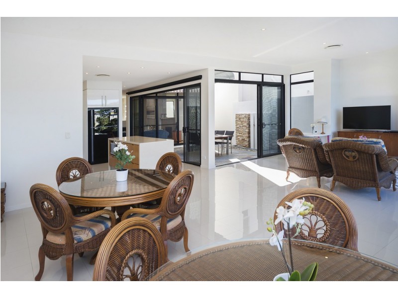 6065 Lugano Drive, Hope Island QLD 4212