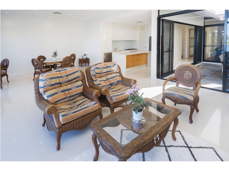 6065 Lugano Drive, Hope Island QLD 4212