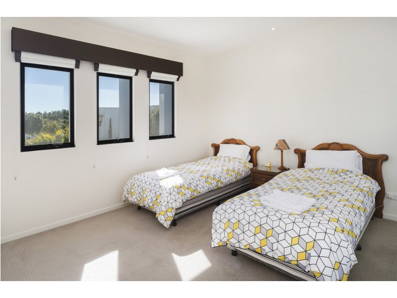 6065 Lugano Drive, Hope Island QLD 4212