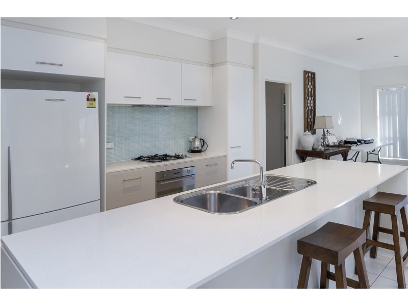 17 Galley Road, Hope Island QLD 4212