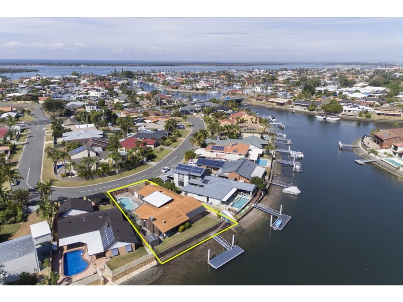 19 Kikori Crescent, Runaway Bay QLD 4216
