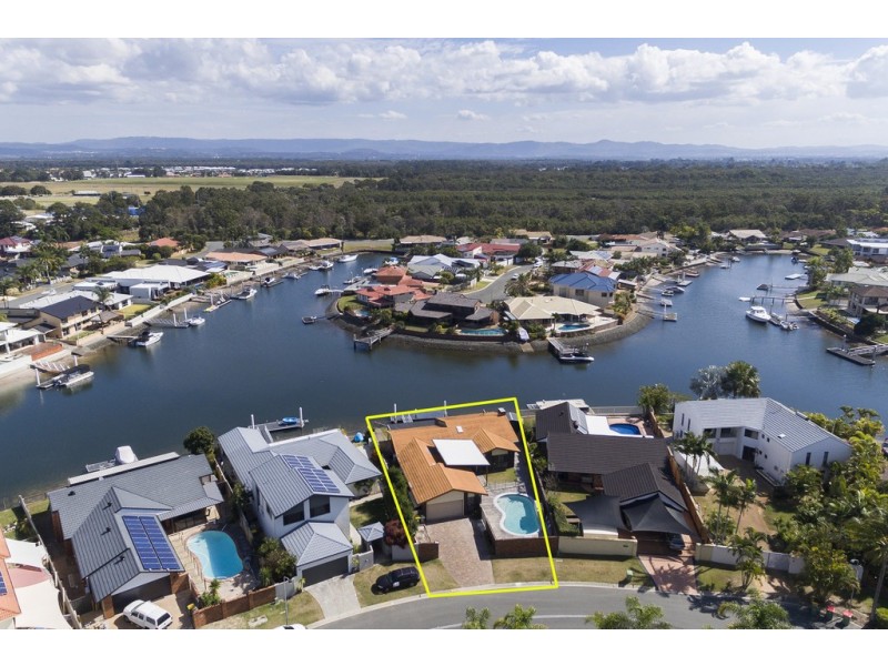 19 Kikori Crescent, Runaway Bay QLD 4216