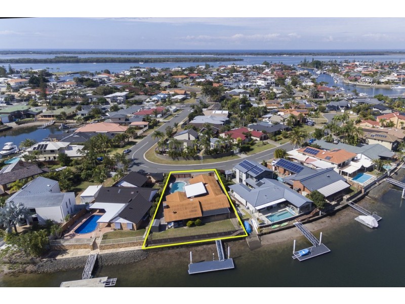 19 Kikori Crescent, Runaway Bay QLD 4216