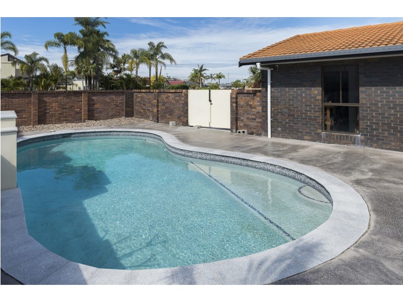 19 Kikori Crescent, Runaway Bay QLD 4216