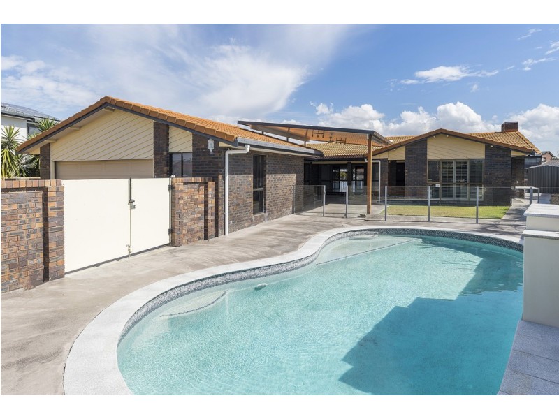 19 Kikori Crescent, Runaway Bay QLD 4216