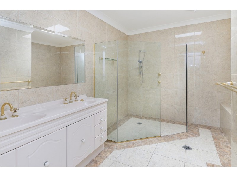 19 Kikori Crescent, Runaway Bay QLD 4216