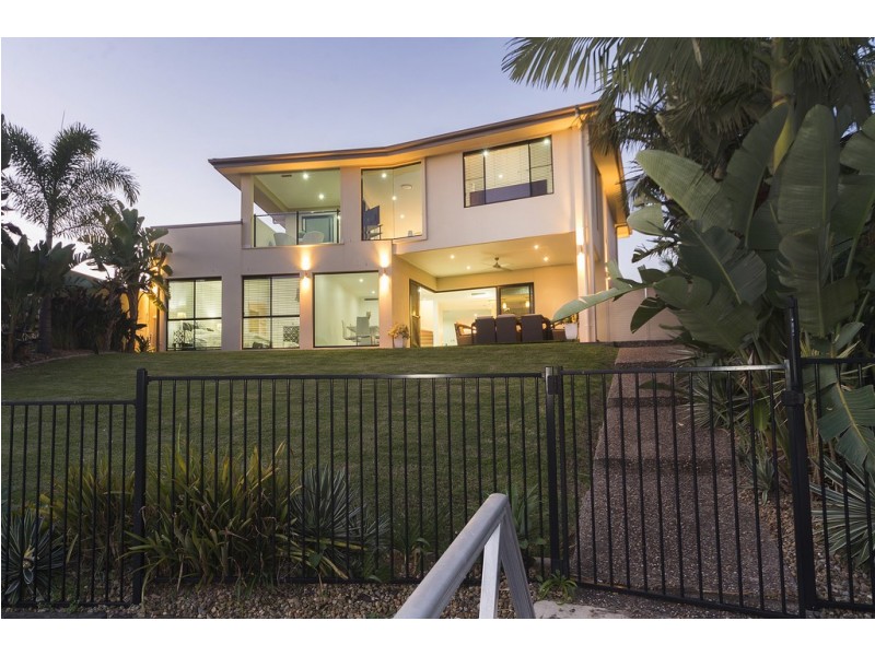2136 Beaufort Way, Hope Island QLD 4212
