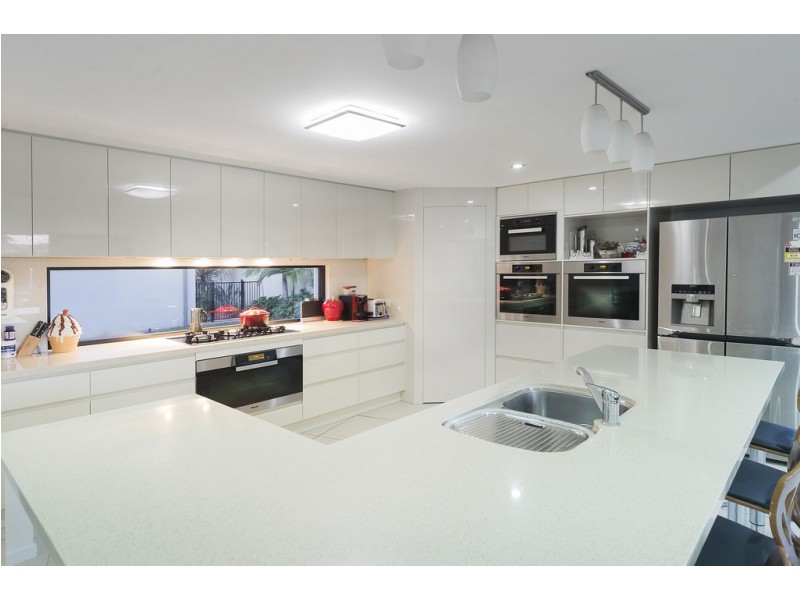 2136 Beaufort Way, Hope Island QLD 4212