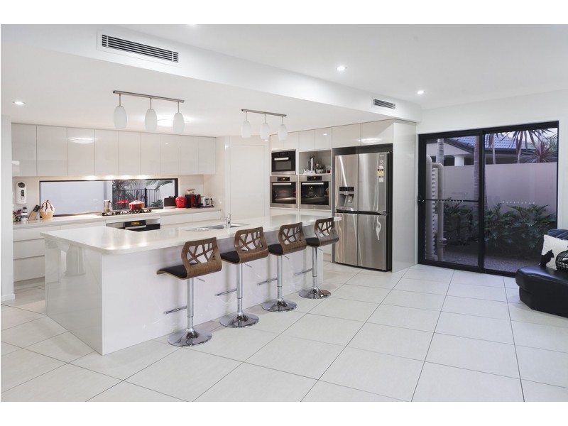 2136 Beaufort Way, Hope Island QLD 4212