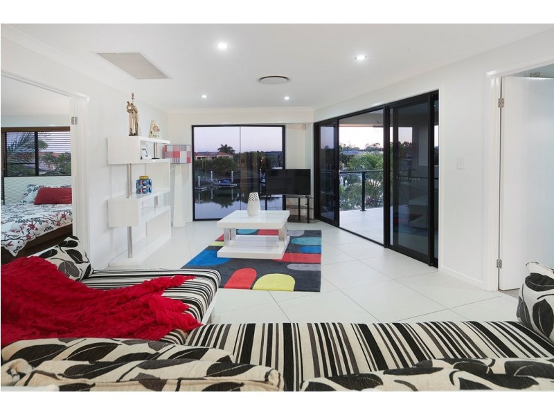 2136 Beaufort Way, Hope Island QLD 4212