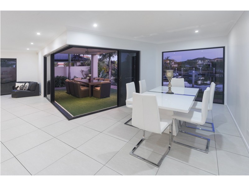 2136 Beaufort Way, Hope Island QLD 4212