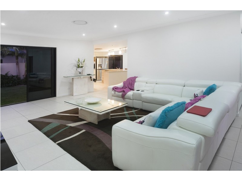 2136 Beaufort Way, Hope Island QLD 4212