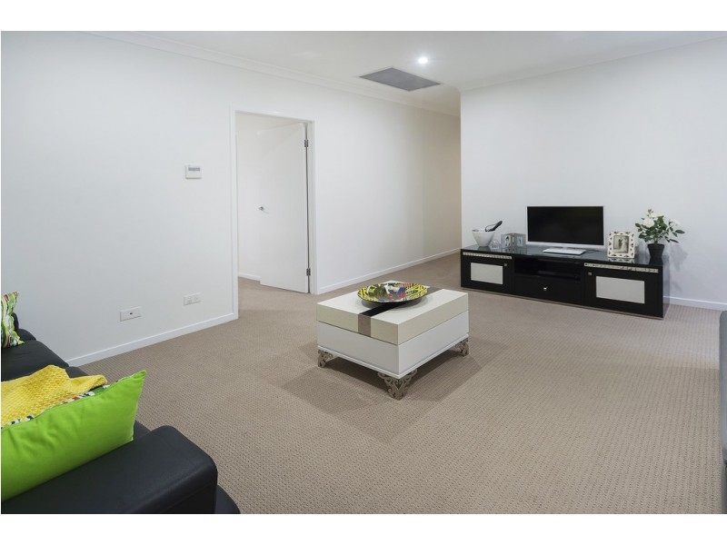 2136 Beaufort Way, Hope Island QLD 4212