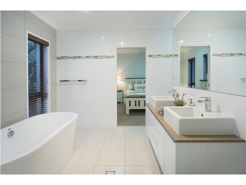 2136 Beaufort Way, Hope Island QLD 4212
