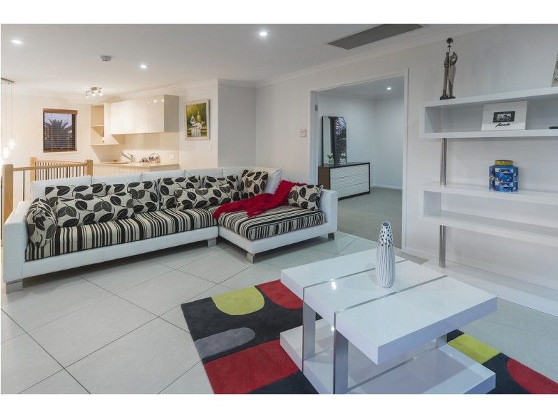 2136 Beaufort Way, Hope Island QLD 4212