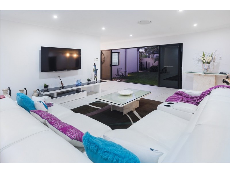 2136 Beaufort Way, Hope Island QLD 4212