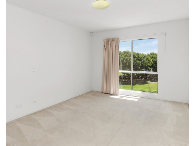 8439 Magnolia Drive East, Hope Island QLD 4212