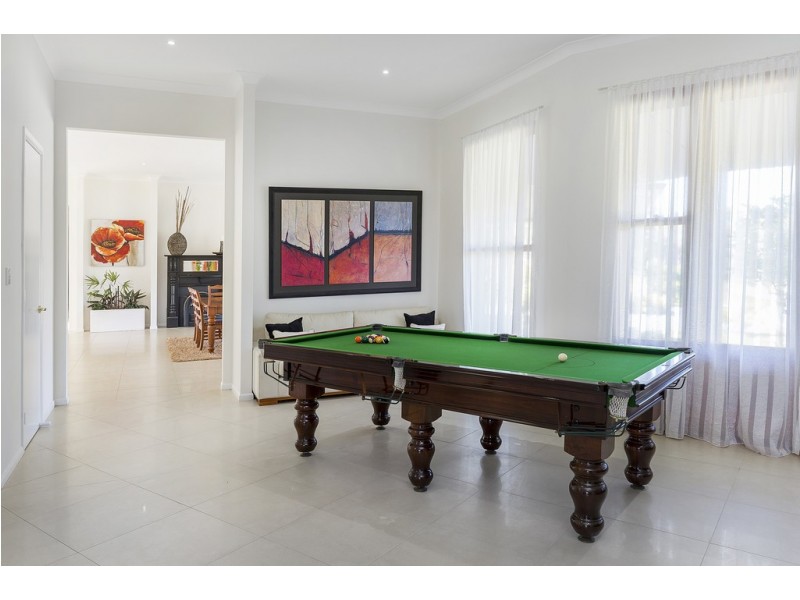 2 Ginger Rogers Road, Maudsland QLD 4210